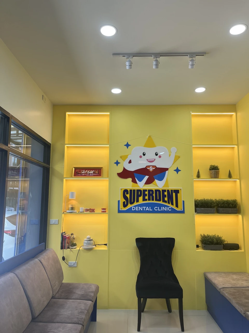 คลินิกทันตกรรมซุปเปอร์เดนท์ Superdent Dental Clinic