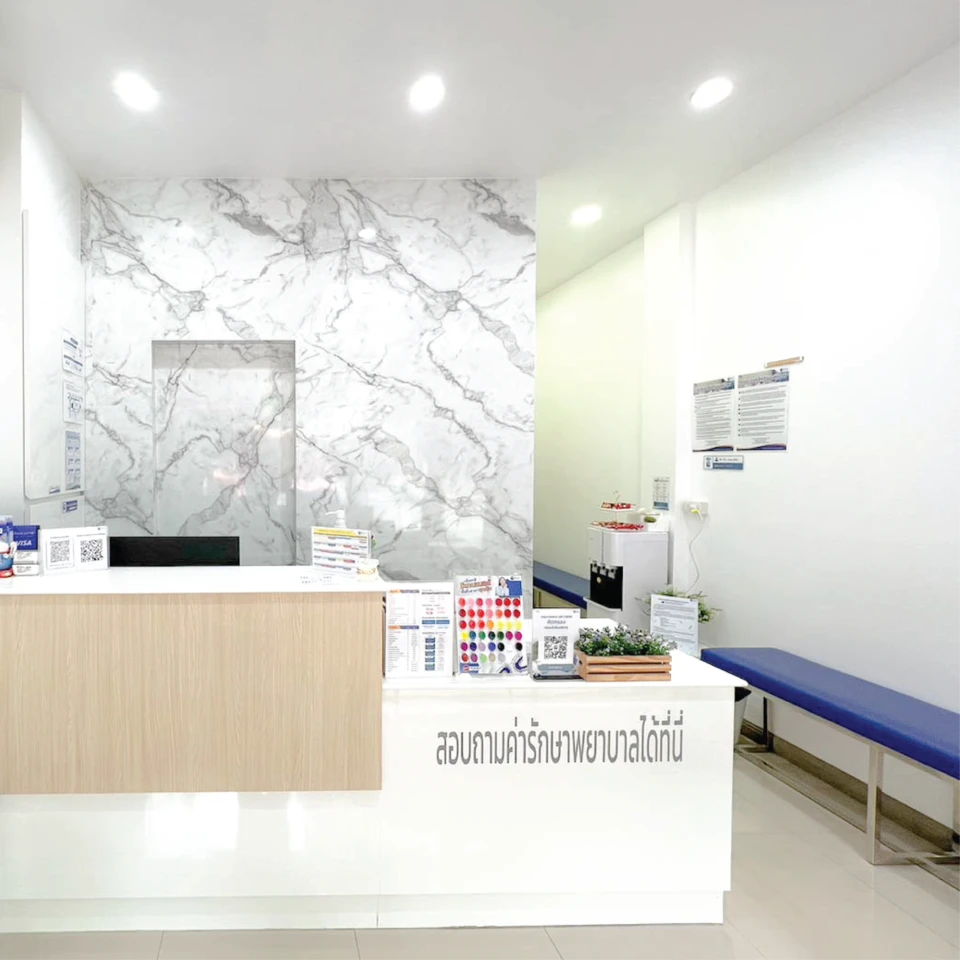 PLUS Dental Clinic | สาขาสยามสแควร์ | คลินิกทันตกรรมและจัดฟัน ขูดหินปูน อุดฟัน ถอนฟัน ฟันปลอม ฟันขาว วีเนียร์ รักษารากฟัน