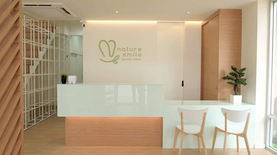 คลินิกทันตกรรมเนเจอร์สไมล์ Nature smile dental clinic จัดฟัน รากเทียม