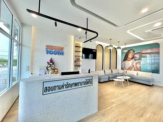 จัดฟันไทรน้อย นนทบุรี จัดฟันใส รากเทียม คลินิกทันตกรรมสวีททูธ Sweet tooth Dental Clinic