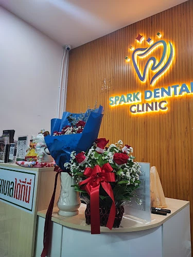 Spark Dental Clinic : คลินิกทันตกรรม สปาร์ก- (Invisalign จัดฟันใส & Ceramic Veneers เซรามิกวีเนียร์) - ตลาดโบ๊เบ๊ คลองมหานาค