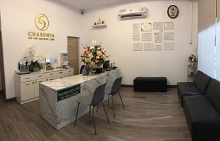 หมอชรัญญาคลินิก Charunya Eye and Aesthetic Clinic