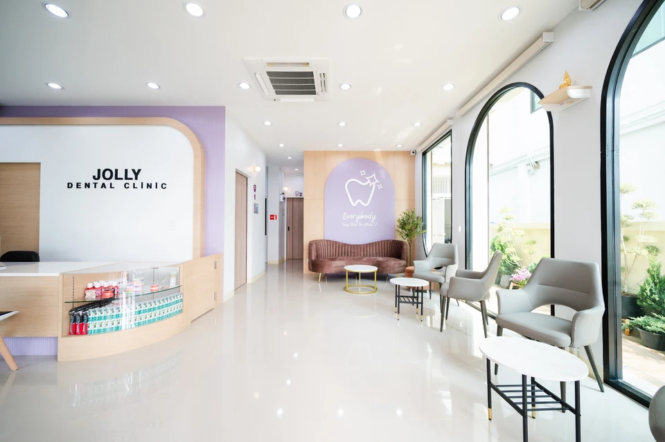 Jolly Dental Clinic ทำฟัน จัดฟัน คลองสี่