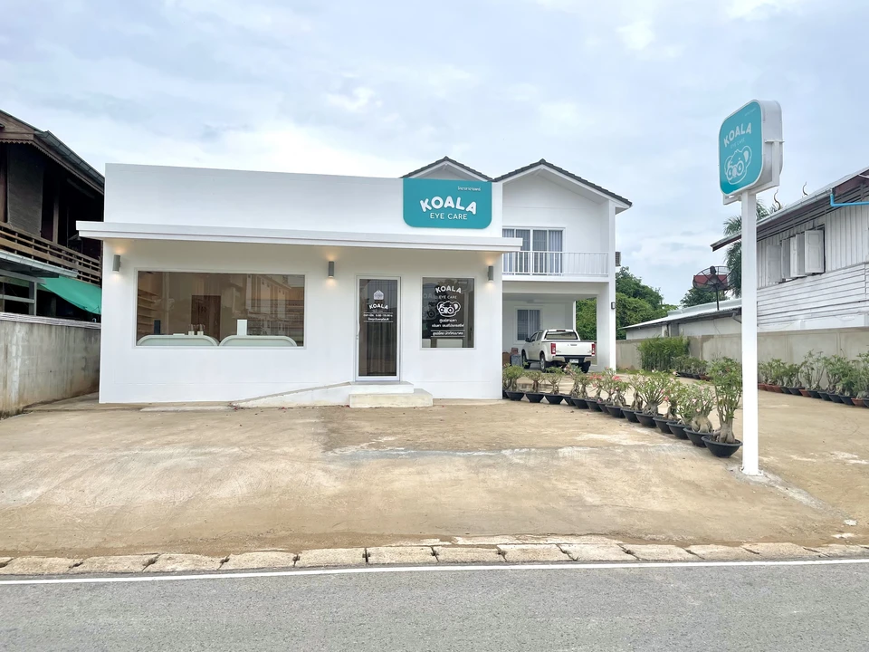 ร้านแว่นตา Koala Eye Care โคอาลาอายแคร์ จังหวัดแพร่ ดูแลโดยนักทัศนมาตร