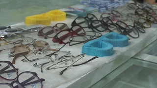 คลินิกตาหมอนัยนา และ Sunday Plastic Surgery Clinic