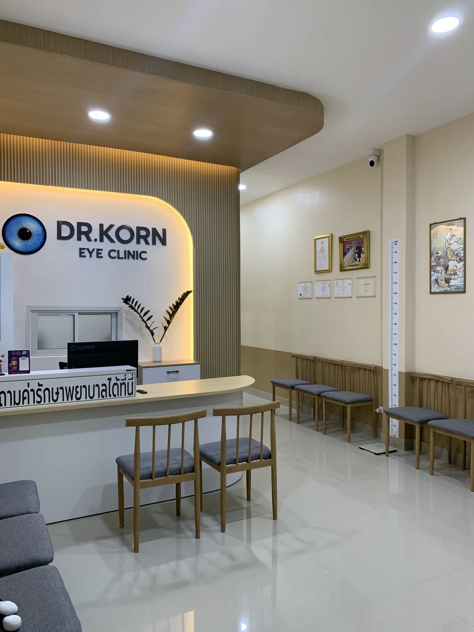 นพ.กร จักษุคลินิก คลินิกตาประจวบฯ - Dr.Korn Eye Clinic Prachuap