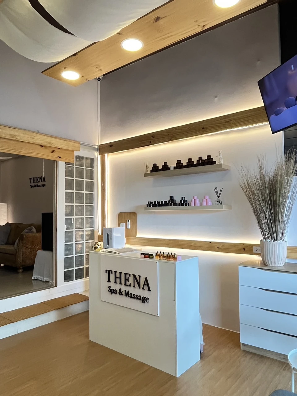 ร้านนวดสกลนคร ธีนา | THENA massage