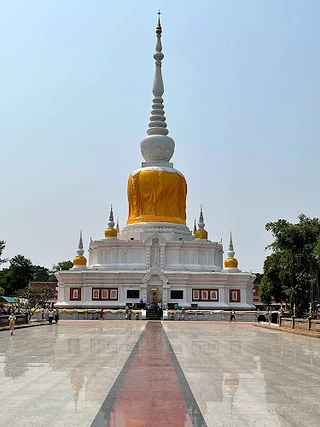 พระบรมธาตุนาดูน