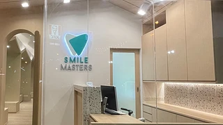 คลินิกทันตกรรมสไมล์มาสเตอร์ส - Smile Masters Dental Clinic