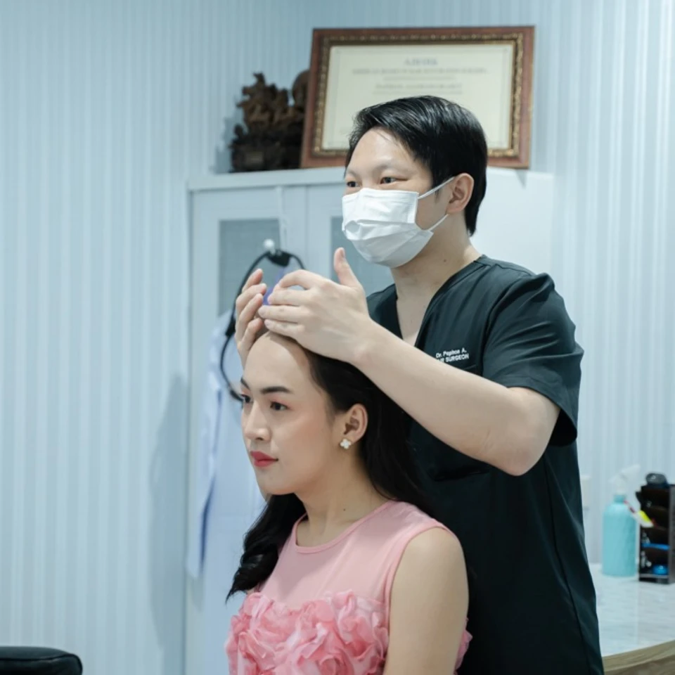 Ultima Hair Center ปลูกผมถาวร