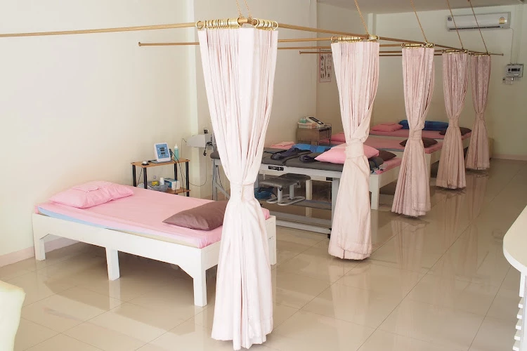 คลินิกกายภาพบําบัดเลียบคลองชลประทาน เชียงใหม่ LKC physical therapy clinic