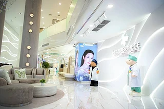 ศูนย์ศัลยกรรม ดึงหน้า ยกคิ้ว Facelift center by Masterpiece hospital