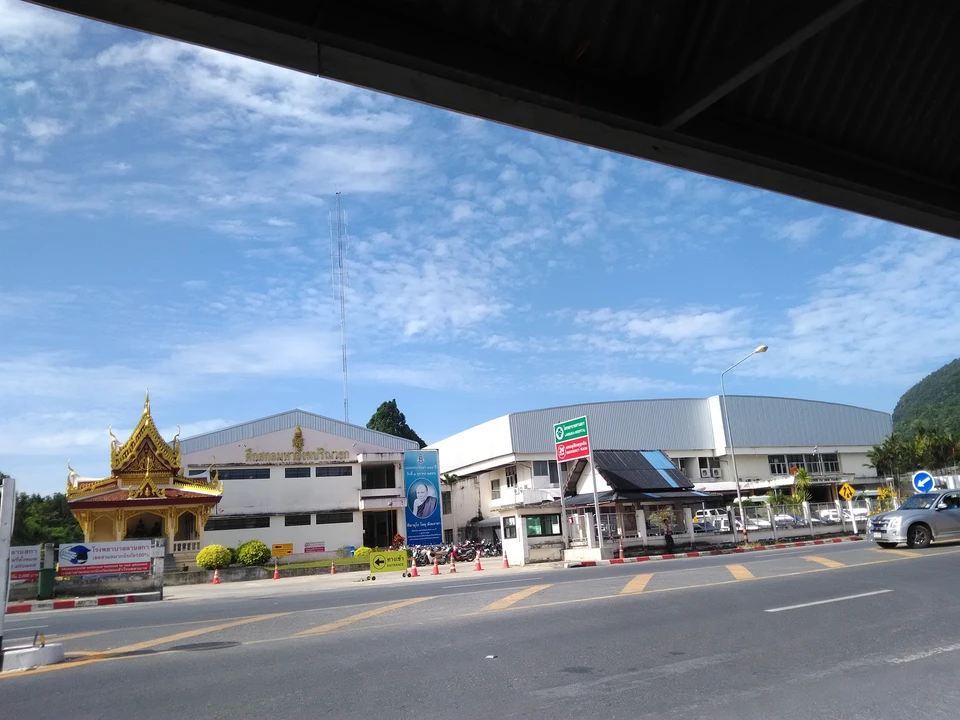 โรงพยาบาลลานสกา Lansaka Hospital