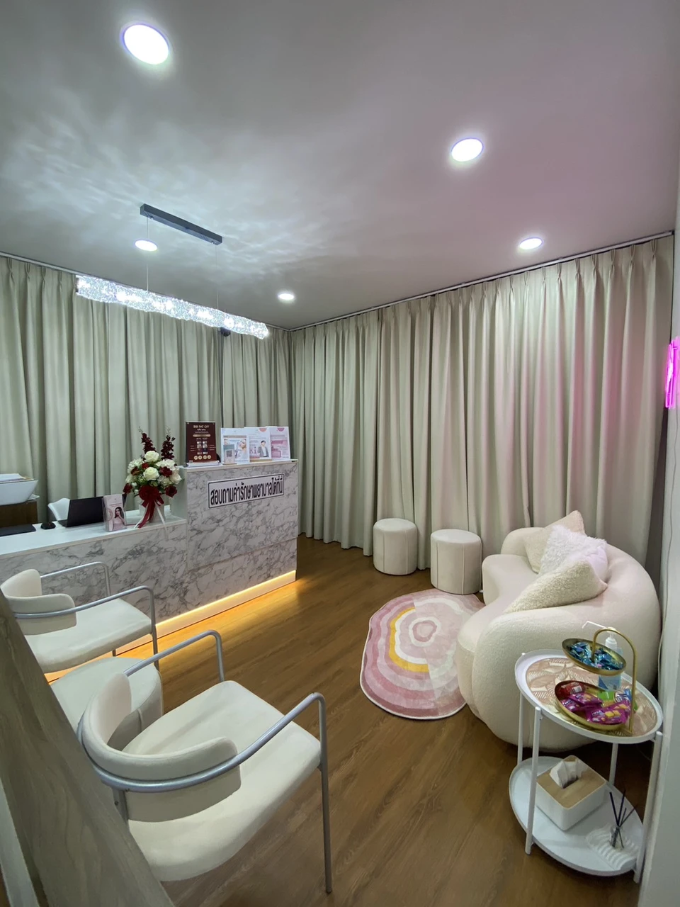 Aura hair and beauty clinic ทุ่งสง (บนคลินิคหมอสุทิน)