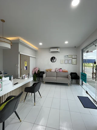 พบพลอย คลินิกทันตกรรม POBPLOI DENTAL CLINIC